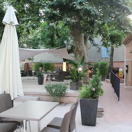 Hotel Le Clos Des Acacias 3*