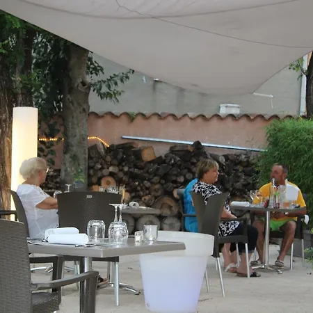 Le Clos Des Acacias 3*