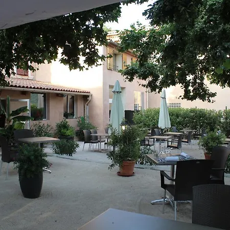 Le Clos Des Acacias Hotel