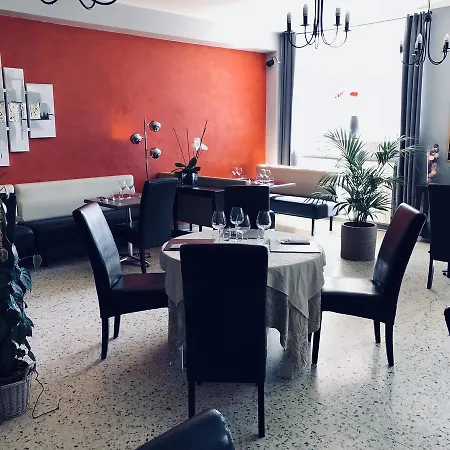 Le Clos Des Acacias Signes